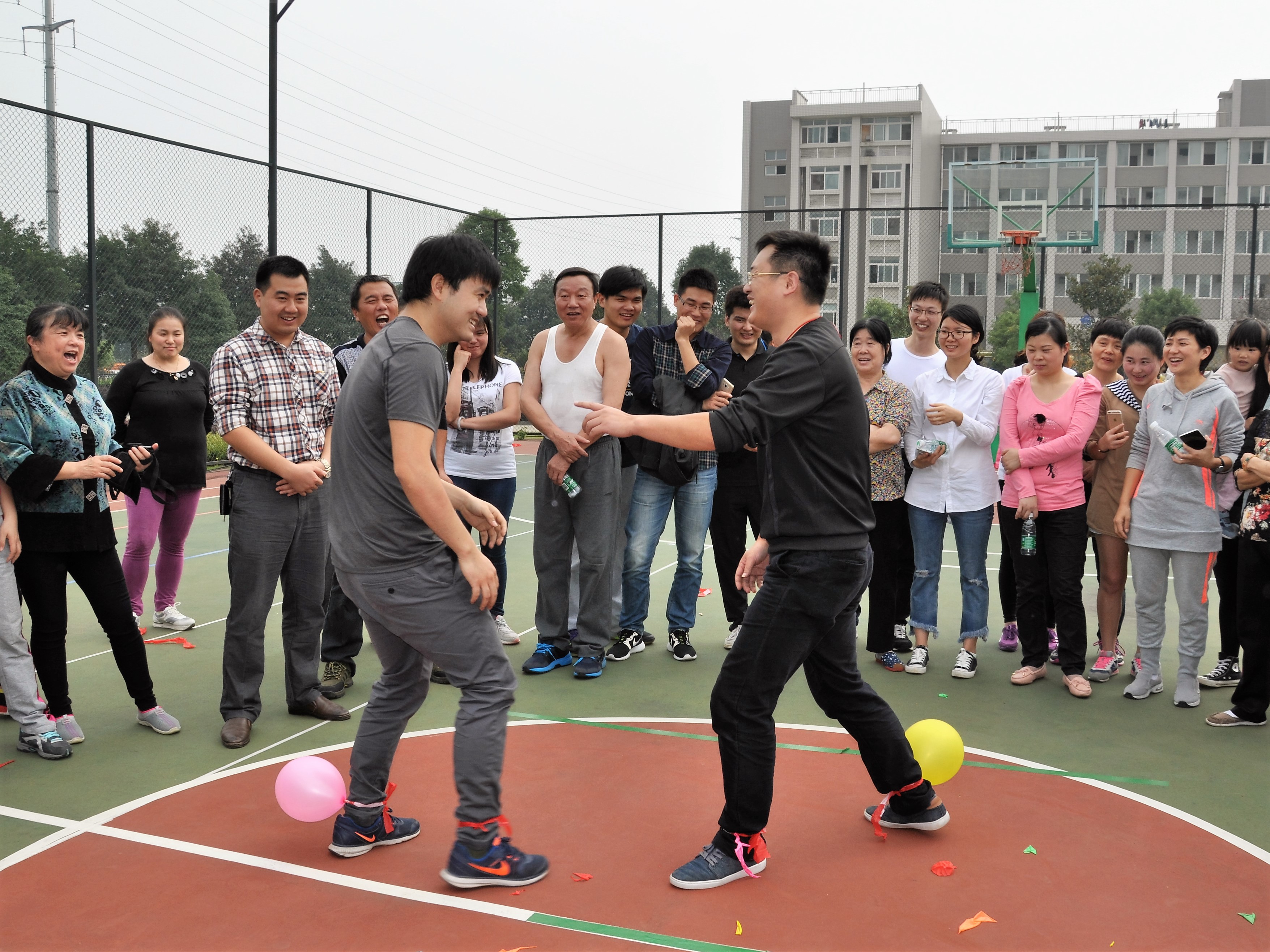 医院工会成功举办秋季趣味运动会