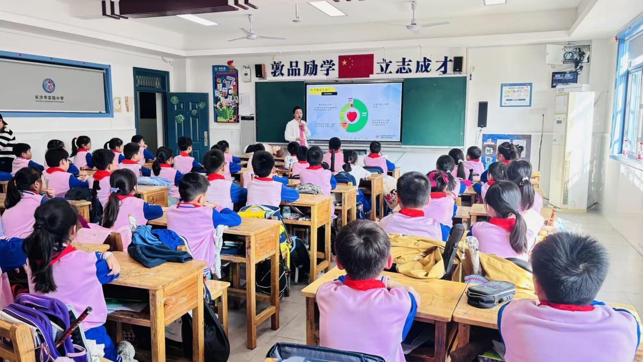当“生命奥秘+急救知识”走进小学课堂，孩子们直呼“太神奇了”
