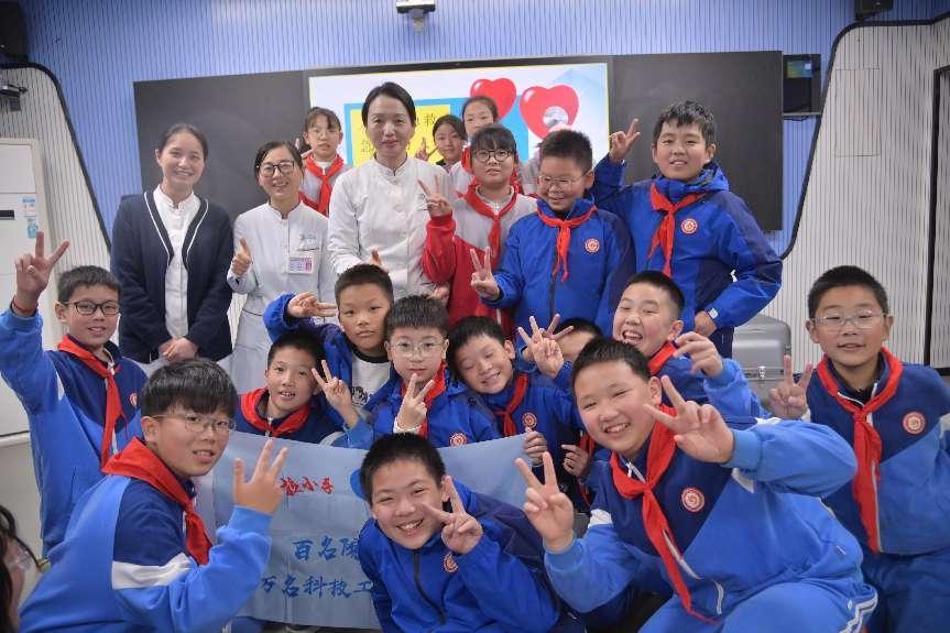 当“生命奥秘+急救知识”走进小学课堂，孩子们直呼“太神奇了”